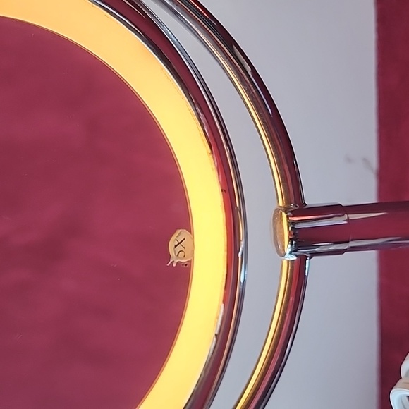 Intertek Double Sided Makeup Mirror. - Picture 6 of 10